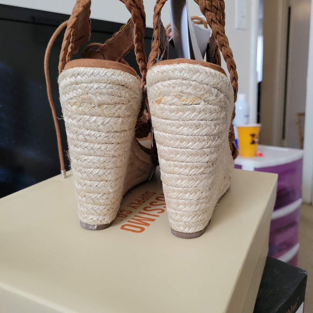 Shoes - Picture 2 of 6